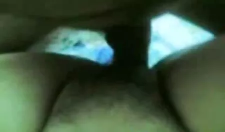 Ev yapımı MİLF kamera telefon horoz alarak büyük doğal göğüsleri var konulu adult film izle