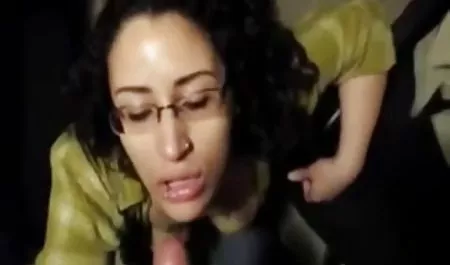 Vahşi erotik film adult çocuk oyuncak ile oynuyor