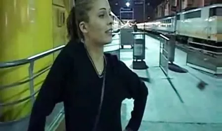 Irina yetişkin seks filmi izle Golubtsova onu külot kapalı alır)