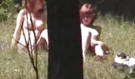 Havuzda eğleniyor 4 güzel sıcak yetişkin erotik video kızlar.