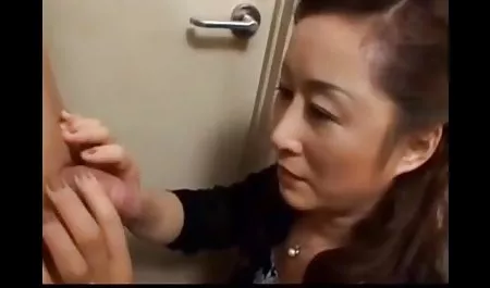 Anne yarısı için yetişkin porn film izle bacaklarını yayılır